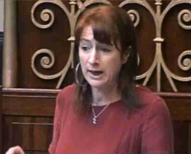 Parlamento Irlandese. La deputata Clare Daly Stand definisce  Obama  &quot;criminale di guerra&quot; e &quot;ipocrita del secolo&quot; 
